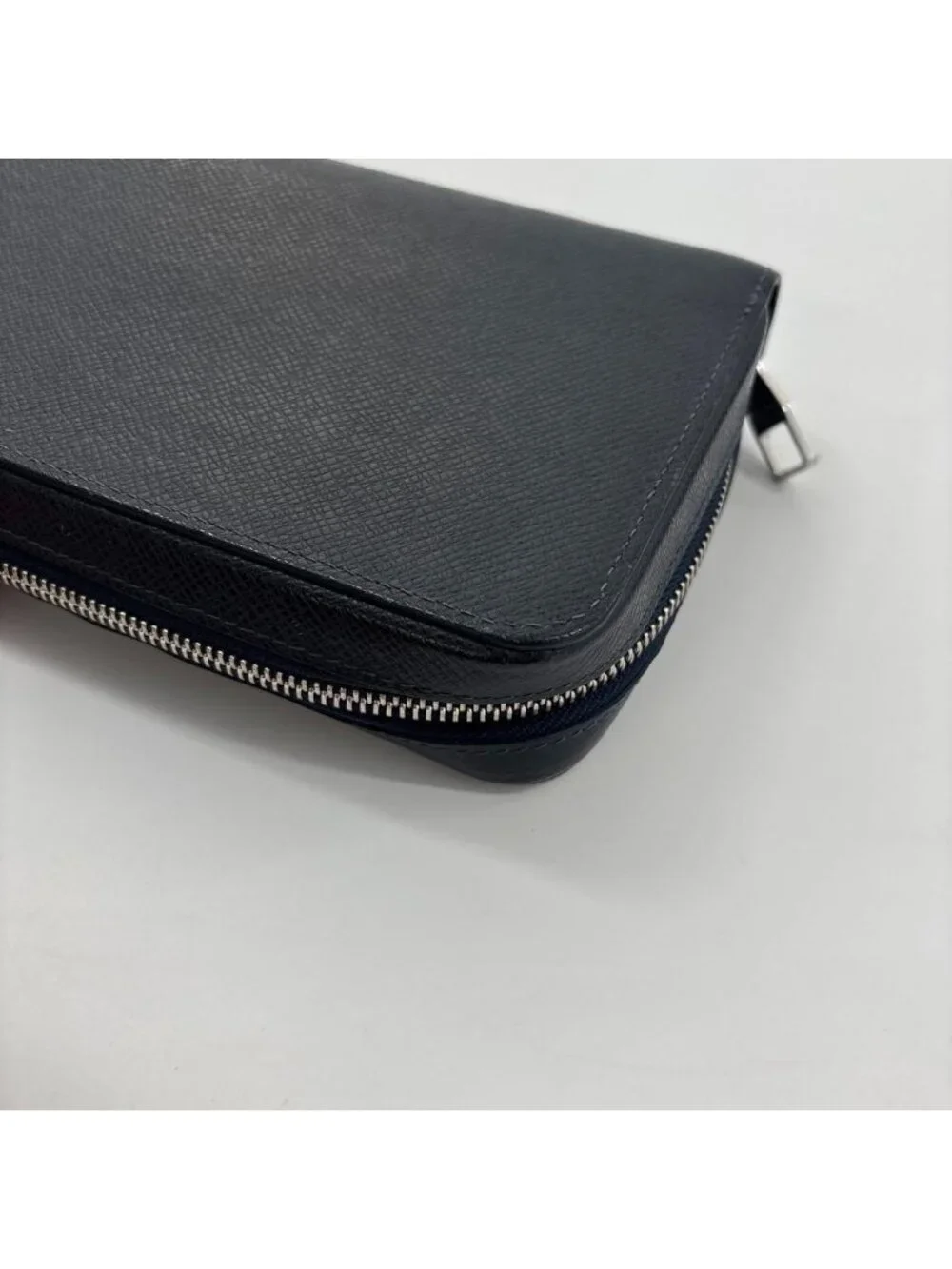 Louis Vuitton Taiga Zippy XL Wallet